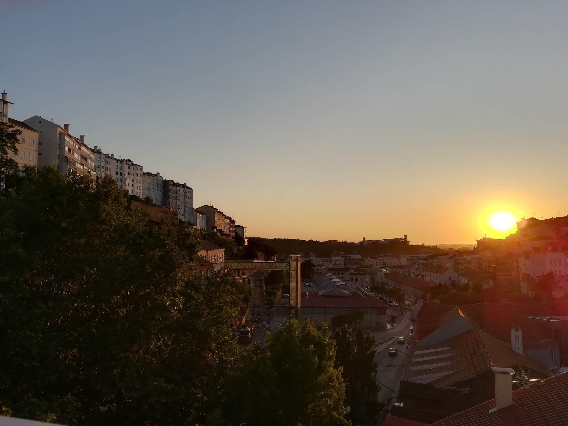 O Momento Em Que o Dia Se Despede E a Noite Toma Conta do Horizonte